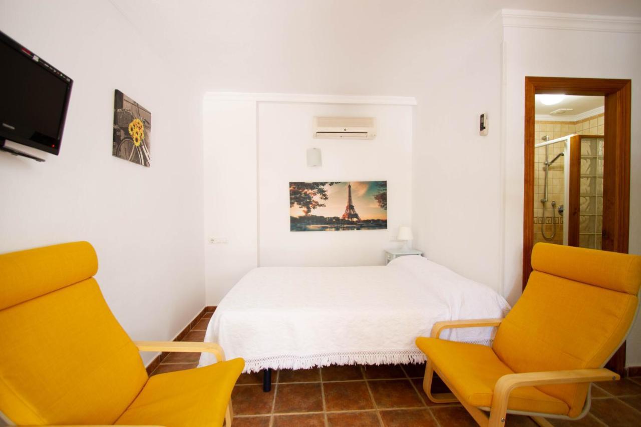 Apartamentos Turisticos Trajano Bolonia Exteriör bild