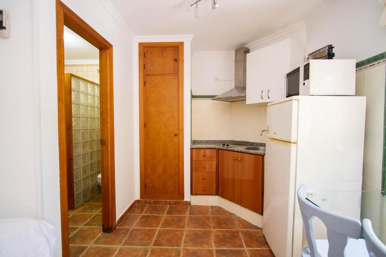 Apartamentos Turisticos Trajano Bolonia Exteriör bild