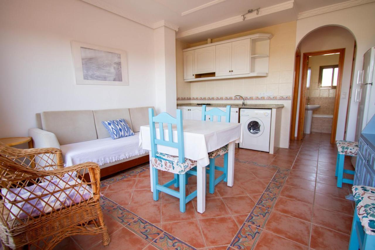 Apartamentos Turisticos Trajano Bolonia Exteriör bild