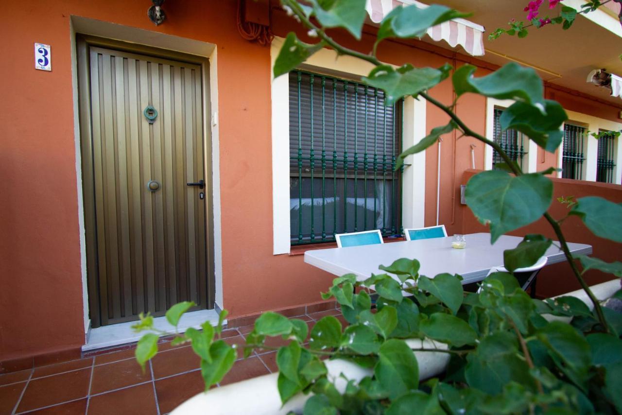 Apartamentos Turisticos Trajano Bolonia Exteriör bild