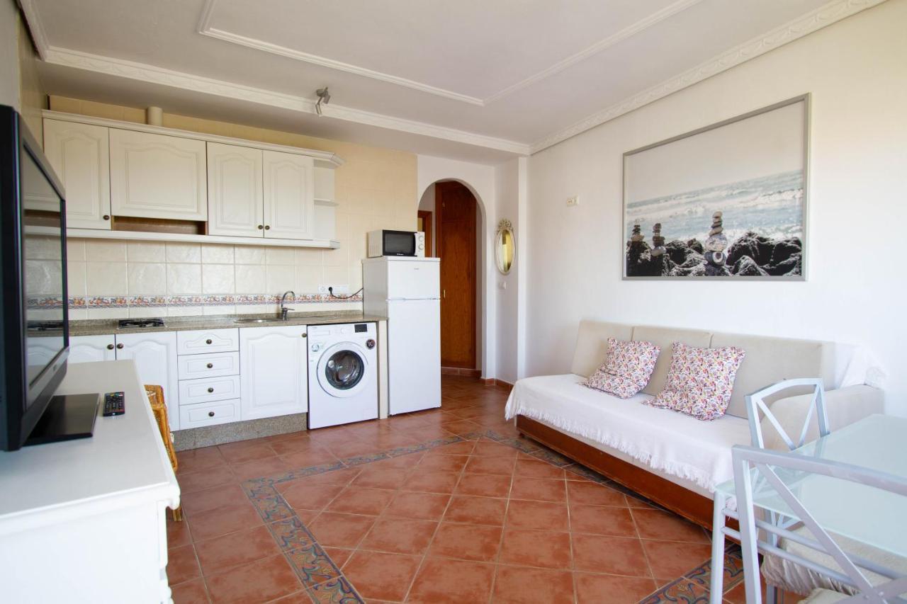 Apartamentos Turisticos Trajano Bolonia Exteriör bild