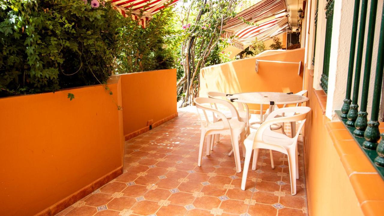 Apartamentos Turisticos Trajano Bolonia Exteriör bild