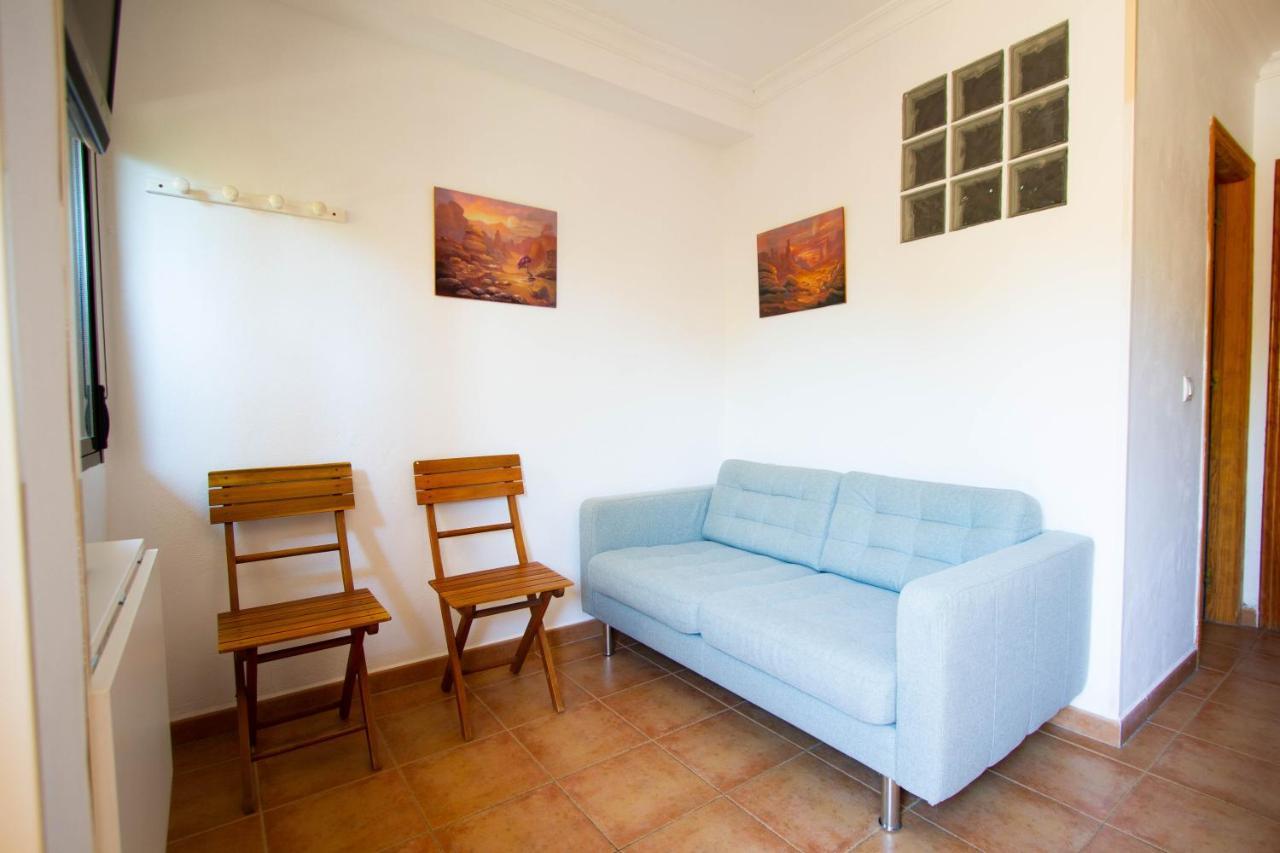 Apartamentos Turisticos Trajano Bolonia Exteriör bild