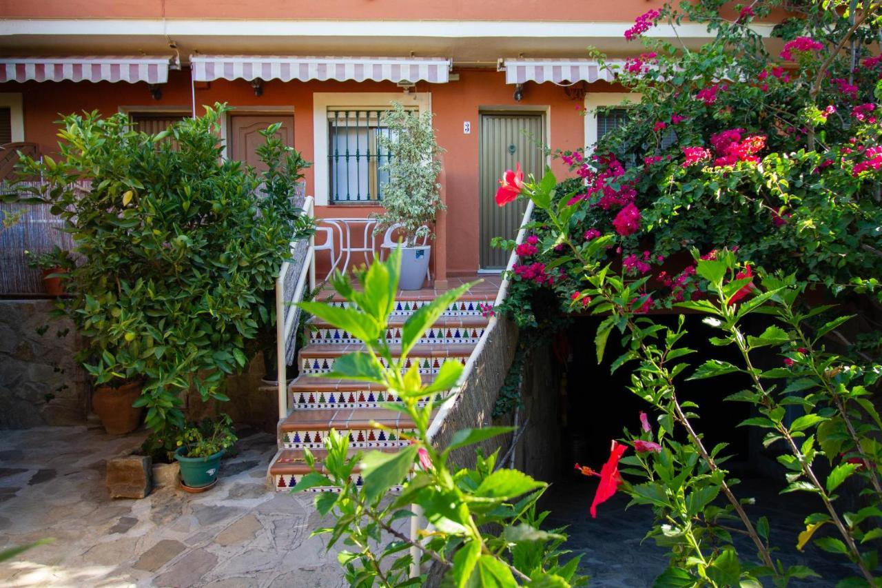 Apartamentos Turisticos Trajano Bolonia Exteriör bild