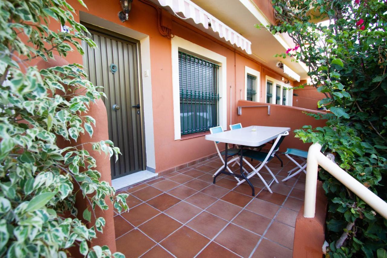 Apartamentos Turisticos Trajano Bolonia Exteriör bild