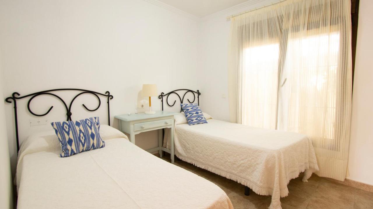 Apartamentos Turisticos Trajano Bolonia Exteriör bild