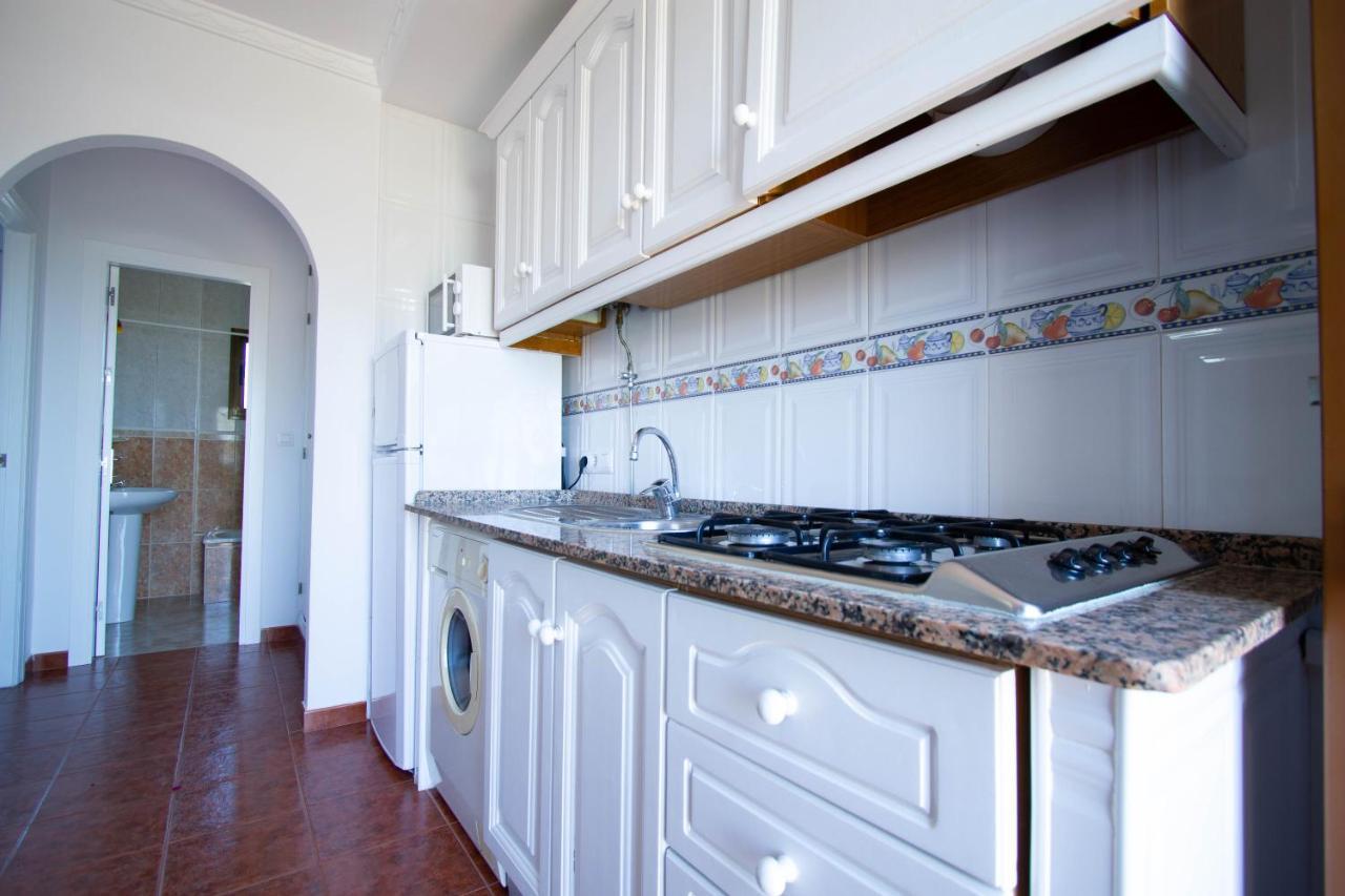 Apartamentos Turisticos Trajano Bolonia Exteriör bild