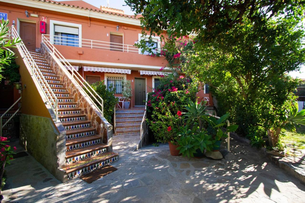 Apartamentos Turisticos Trajano Bolonia Exteriör bild
