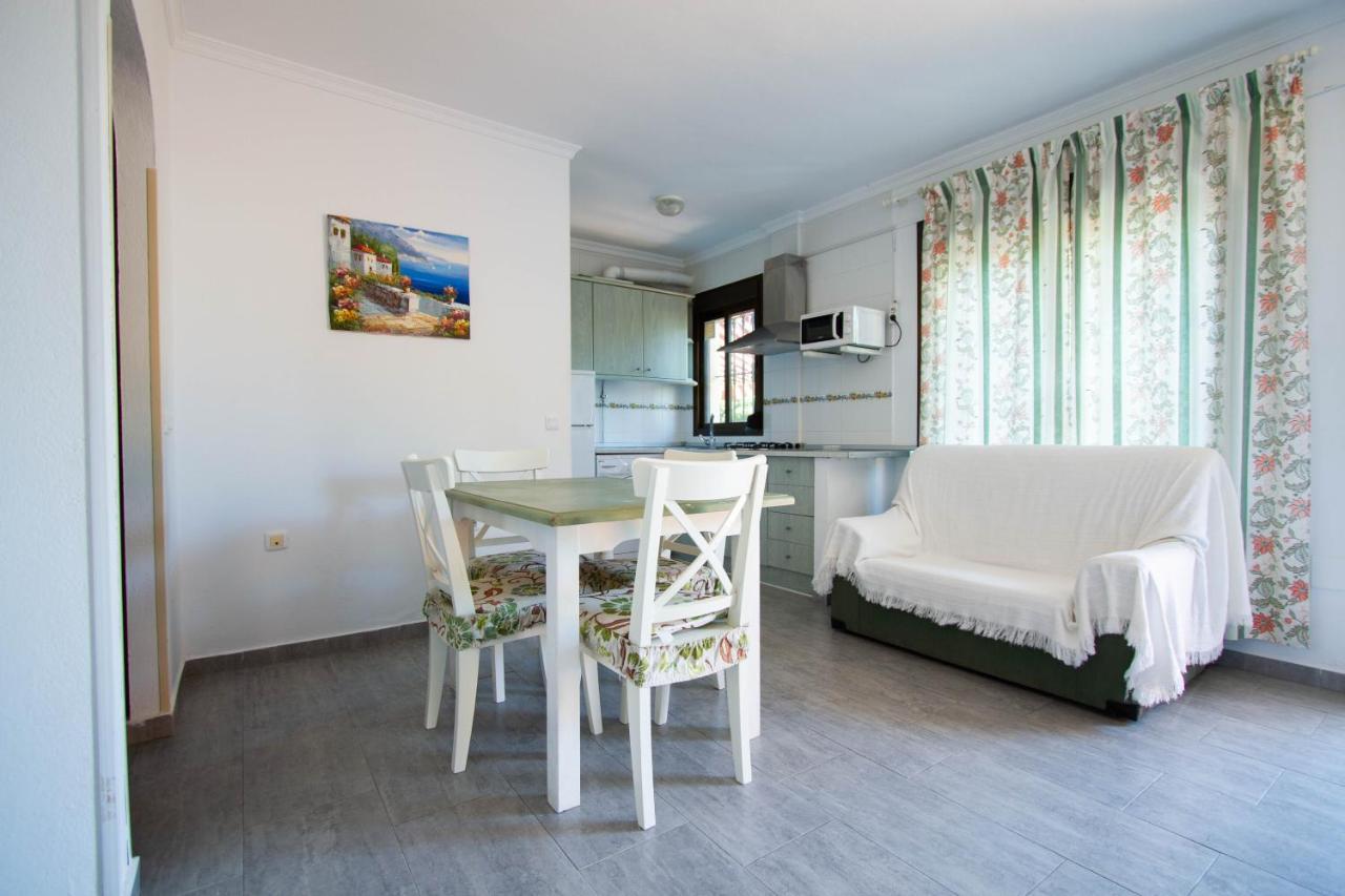Apartamentos Turisticos Trajano Bolonia Exteriör bild