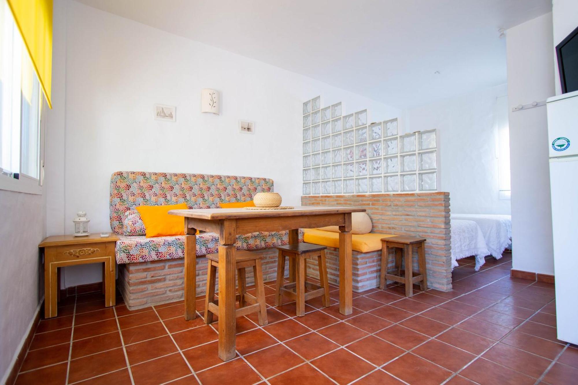 Apartamentos Turisticos Trajano Bolonia Exteriör bild
