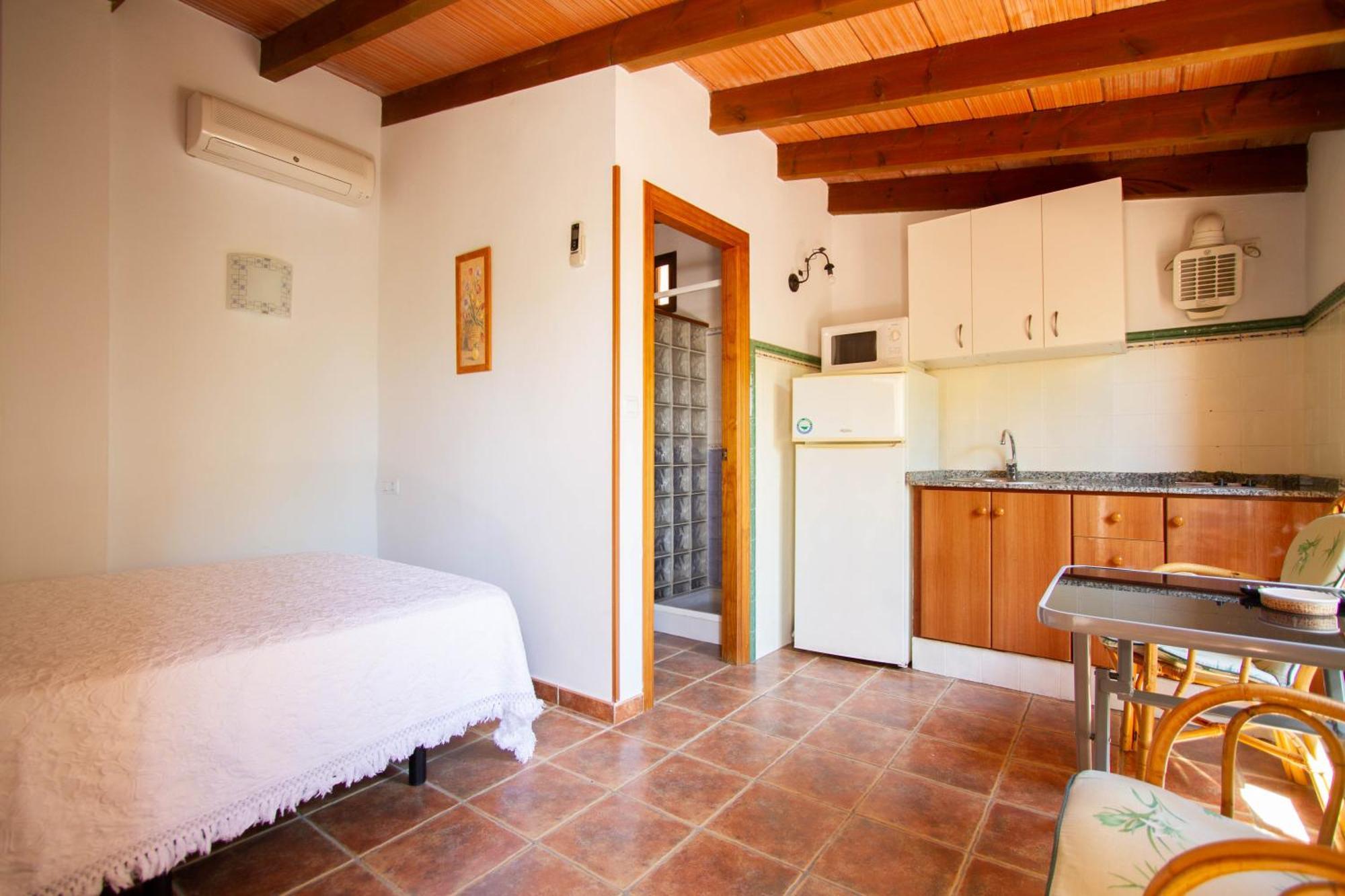 Apartamentos Turisticos Trajano Bolonia Exteriör bild