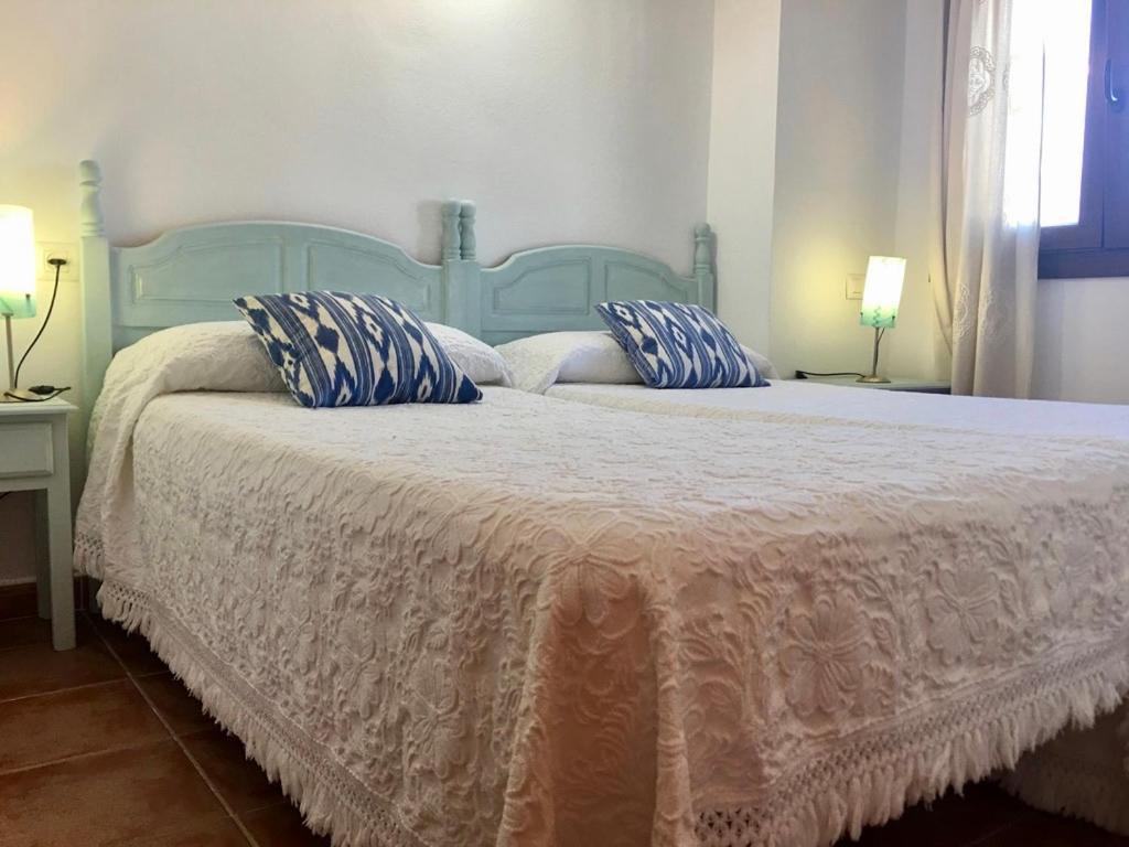Apartamentos Turisticos Trajano Bolonia Exteriör bild