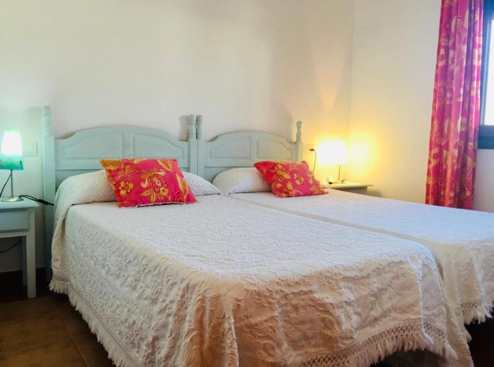 Apartamentos Turisticos Trajano Bolonia Exteriör bild