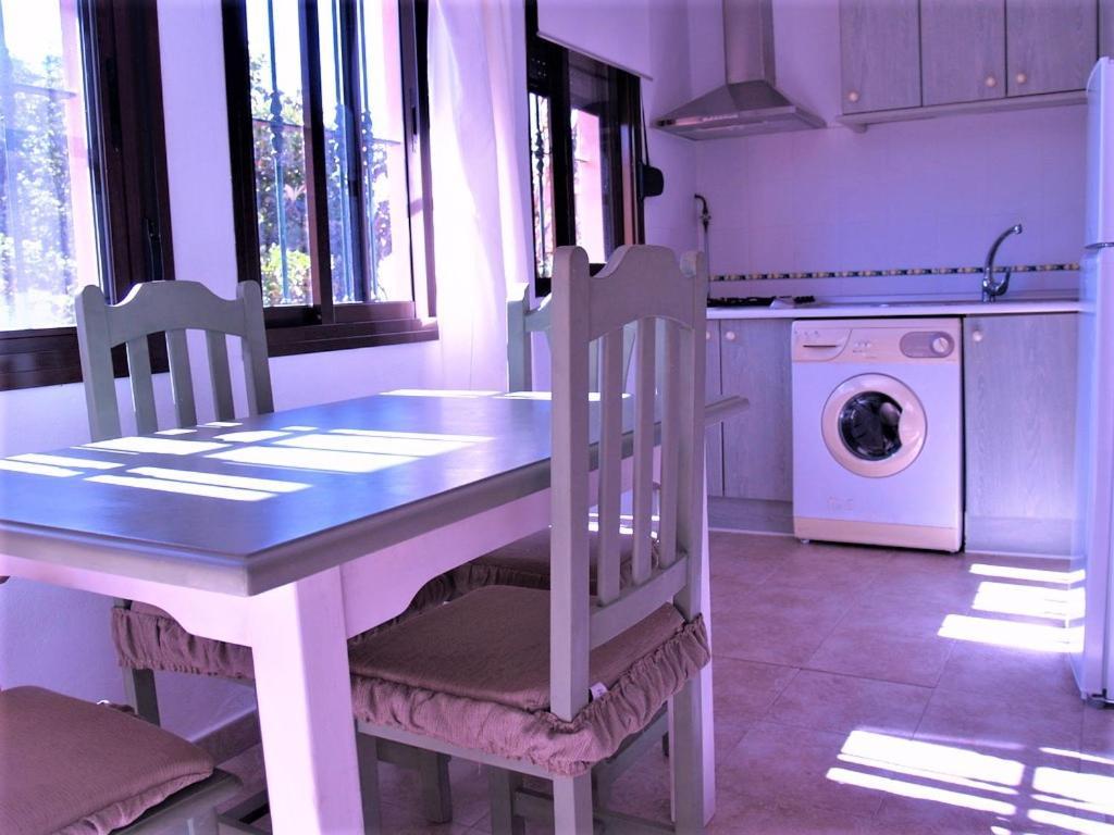 Apartamentos Turisticos Trajano Bolonia Exteriör bild